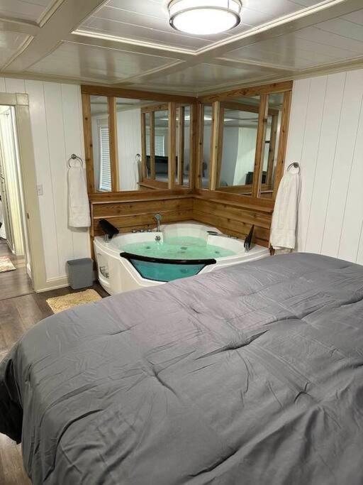 Hot Tub 5 Beds Apartment Moorhead Ngoại thất bức ảnh
